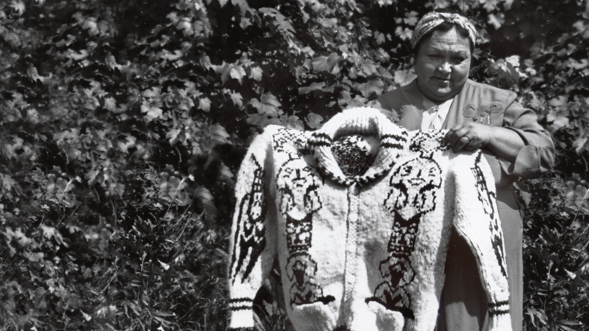 Salish sweater deals
